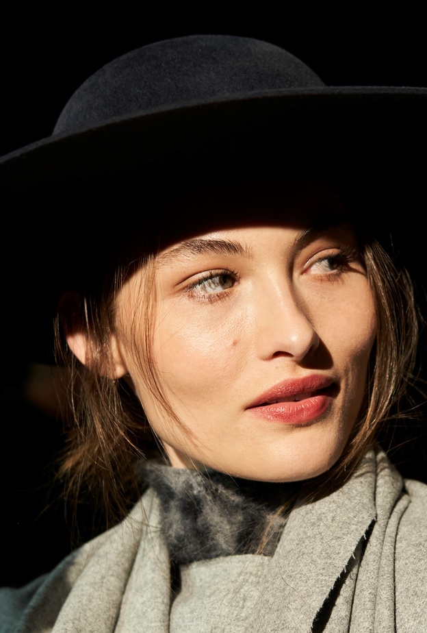 تُعانين من تشقق الشفاه؟ إليك الأسباب والعلاج وطرق الوقاية