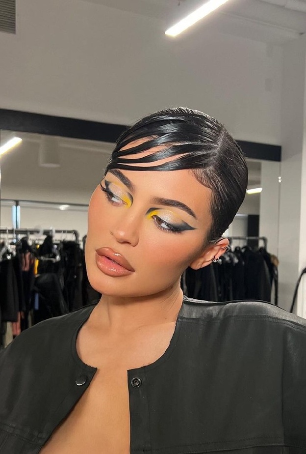 نصائح ذكية لتطبيق مكياج باتمان الجديد بأسلوب كايلي جينر  - الصورة من حسابها على انستغرام