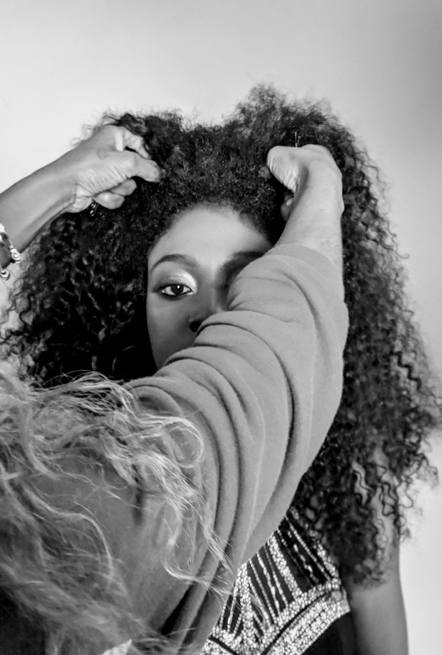 يجب حماية الشعر من أدوات التمليس والتجفيف