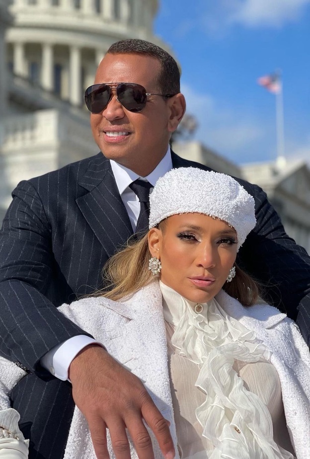 جينيفر لوبيز وخطيبها السابق أليكس رودريغيز