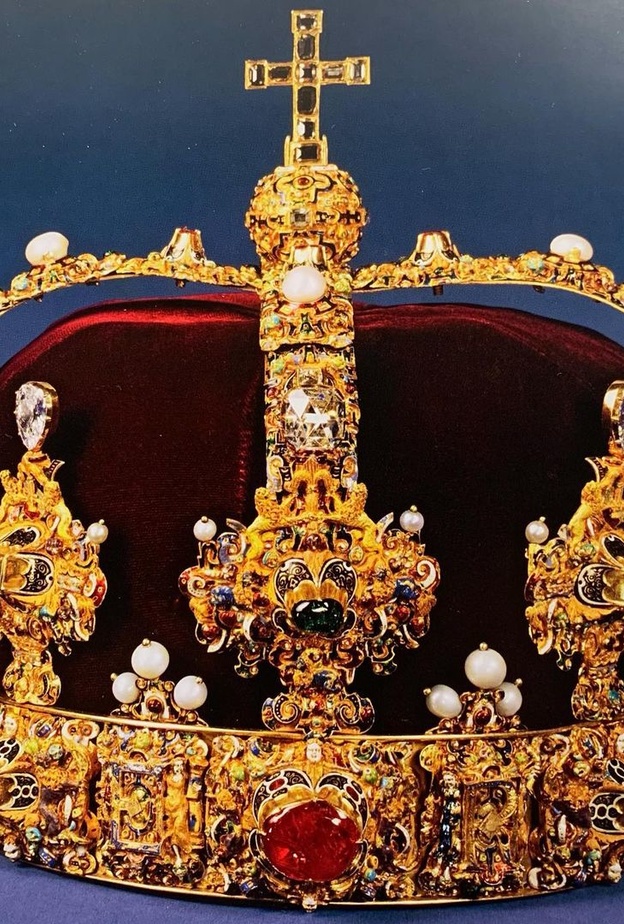 تاج The magnificent renaissance crown الفاخر