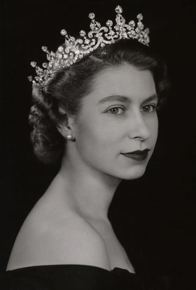 أجمل المجوهرات الملكية من وحي The Crown مع اقتراب عرض الموسم الـ 5 