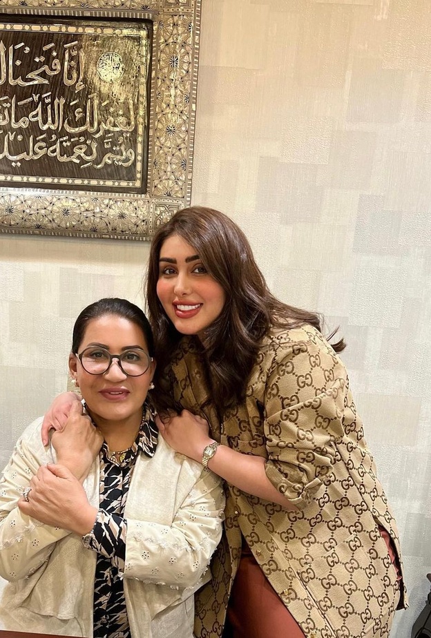 سعاد عبدالله وهنادي الكندري