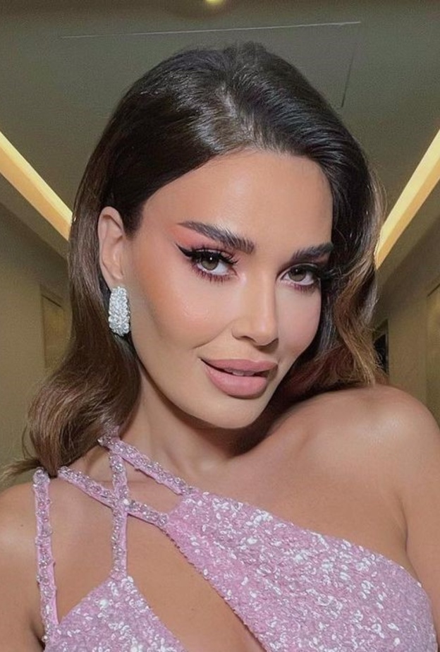 سيرين عبد النور بميكاج وردي جذاب- صورة من حساب خبيرة التجمبل Cynthia Bechara