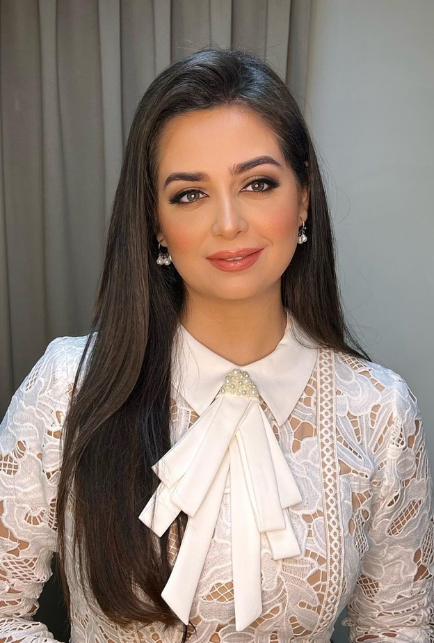 مكياج كلاسيكي ناعم لإطلالة النهار على خطى هبة مجدي والمستحضرات المطلوبة