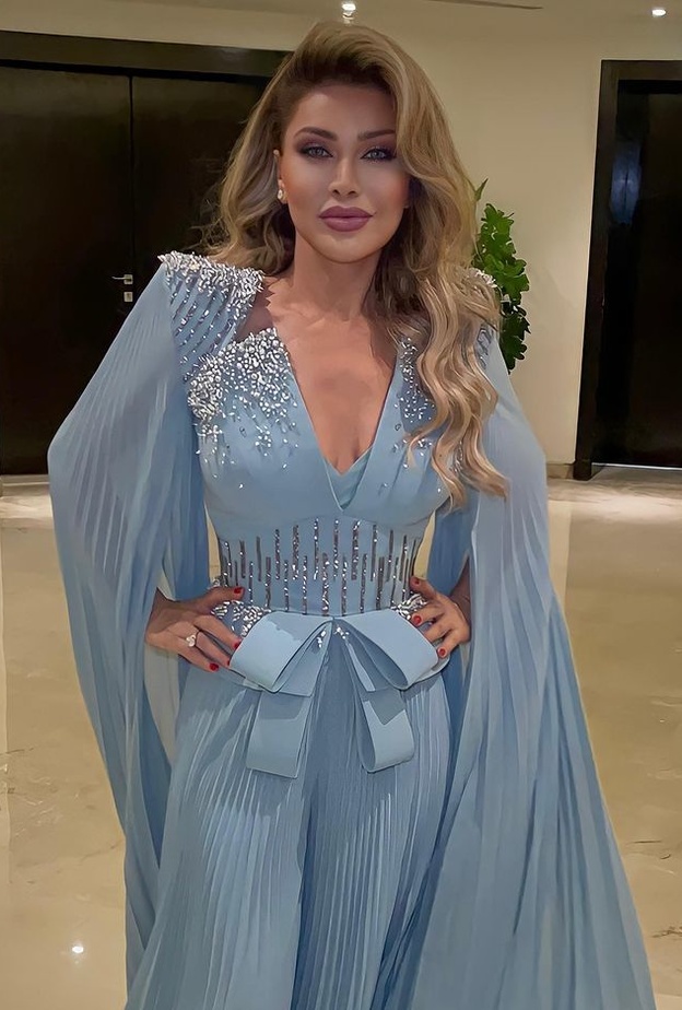 جمبسوت أزرق لافت من تصميم باسيل سودا