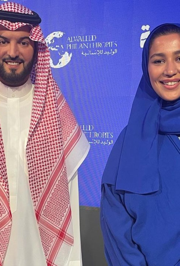 نوف اليوسف مدربة اللياقة البدنية للفريق النسائي بنادي الهلال السعودي برفقة رئيس النادي فهد بن سعد بن نافل 