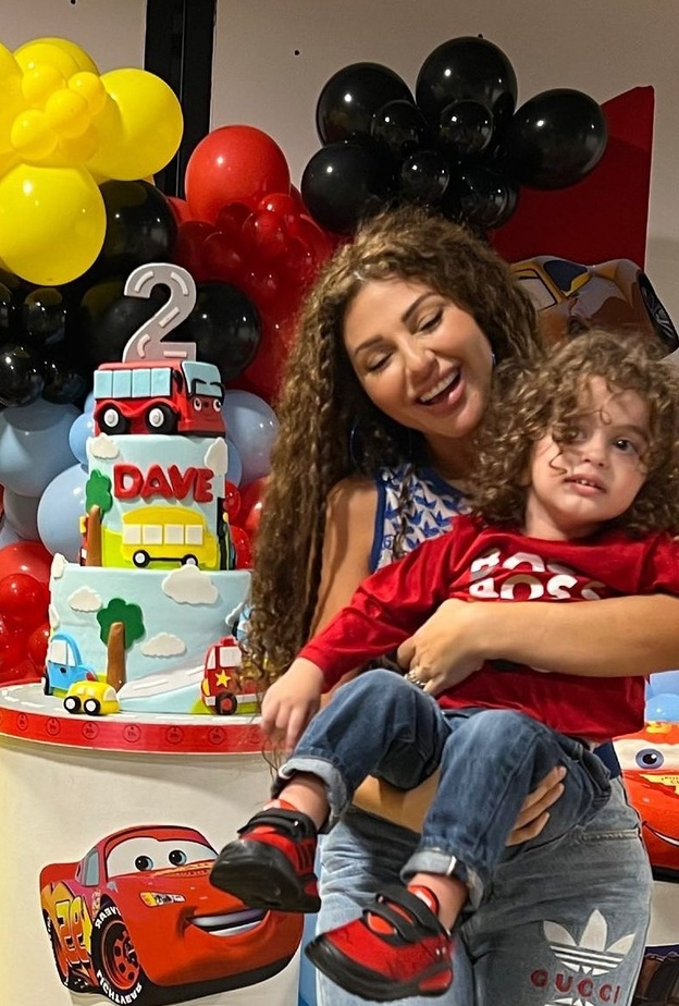 ميريام فارس وابنها