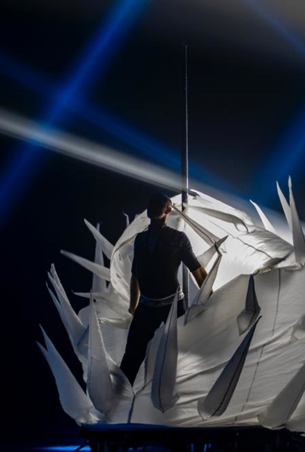 بالصور والفيديو: لوحات فنية واستعراضية للعرض المسرحي المُبهر "كرونوس لي فارفاديس" ضمن فعاليات موسم الرياض