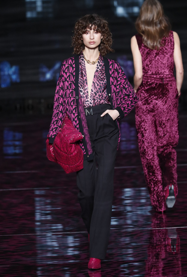 كارديغان لافت ومميّز باللّون البنفسجي من Casademunt