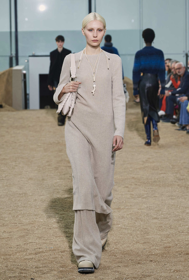 موضة السروال تحت الفستان صيحة تعود الى الواجهة