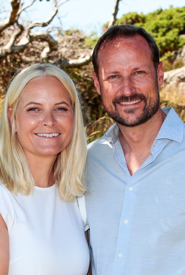 ولي عهد النرويج وزوجته ينهيان عقد إيجار منزلهما الريفي