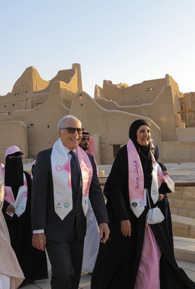 جمعية زهرة تبدأ شهر أكتوبر بمسيرة "رايتك وردية" والأميرة هيفاء الفيصل تصرح لـ "هي"