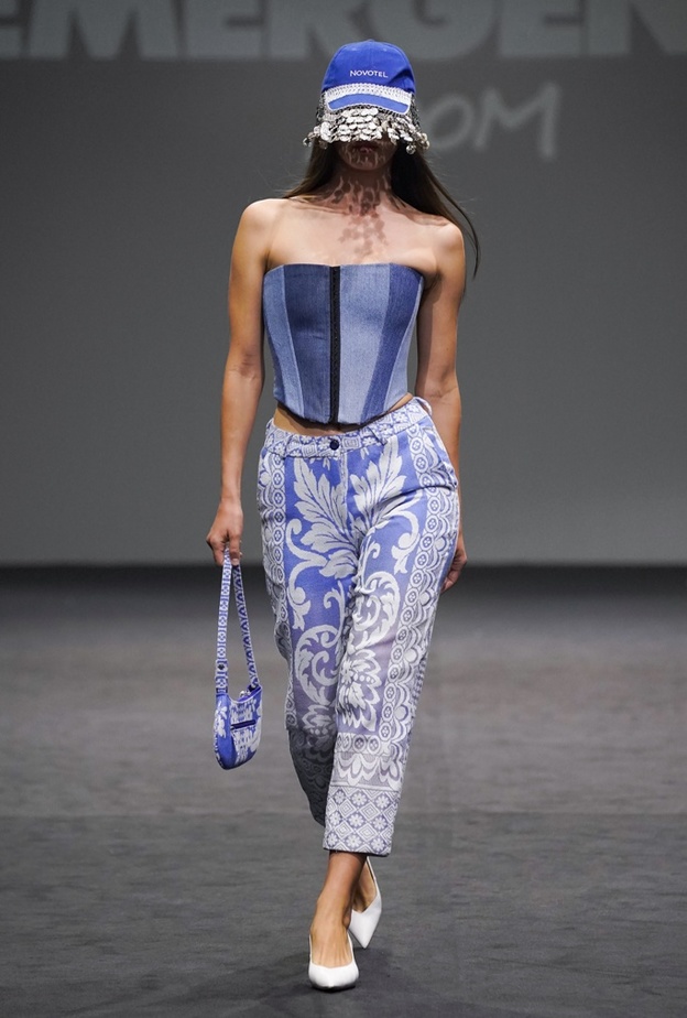 سترة واسعة من الدنيم، وسروال من الدنيم من Marques'Almeida