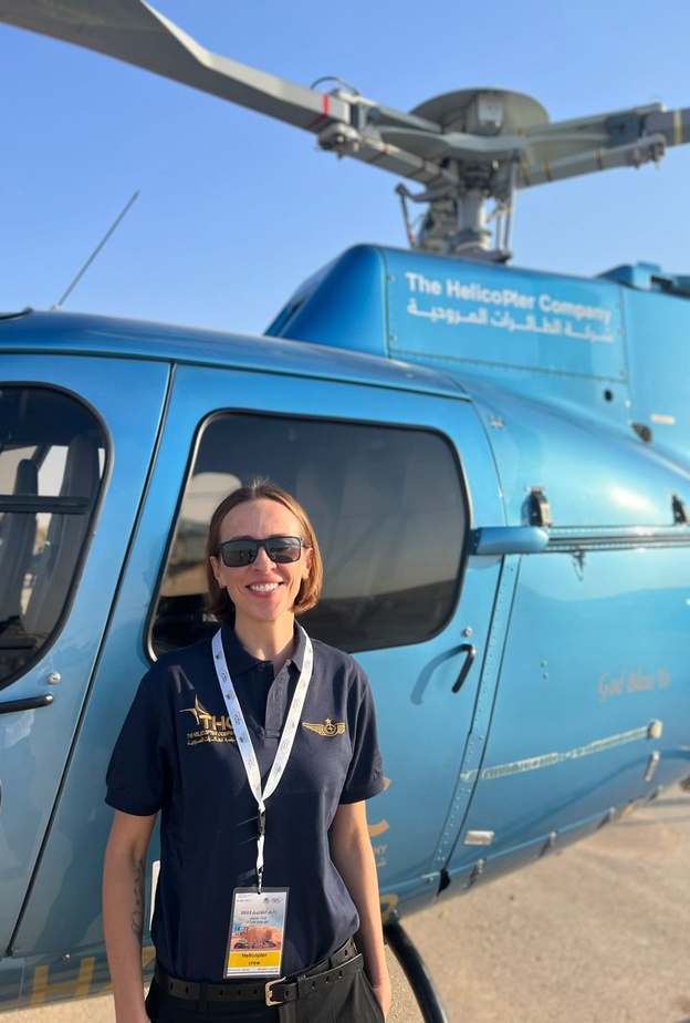 لأول مرة طاقم نسائي كامل يحلق بطائرة مروحية في رالي القصيم