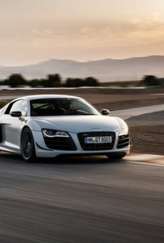 R8 Coupe سيارة شبابية جبارة من أودي