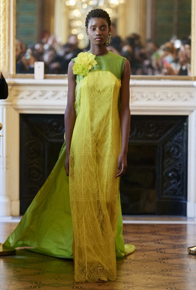 أفكار مميزة لتنسيق اللون الأخضر مع الأصفر في إطلالاتك الشتوية