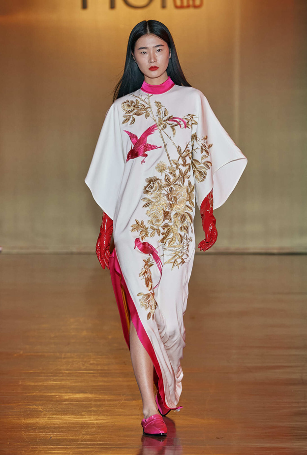 موديلات فساتين عصرية بأسلوب القفطان لإطلالة مريحة في ساعات النهار