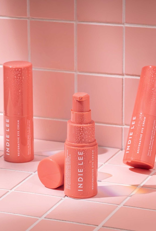 اكتشفي ريتينول ألتيرنتيف كريم و رستوريتيف آي كريم من إندي لي