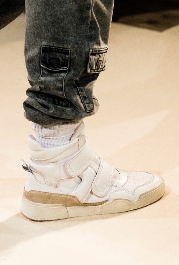 7 علامات أزياء قدّمت الحذاء الرياضي ضمن مجموعاتها لخريف وشتاء 2022 