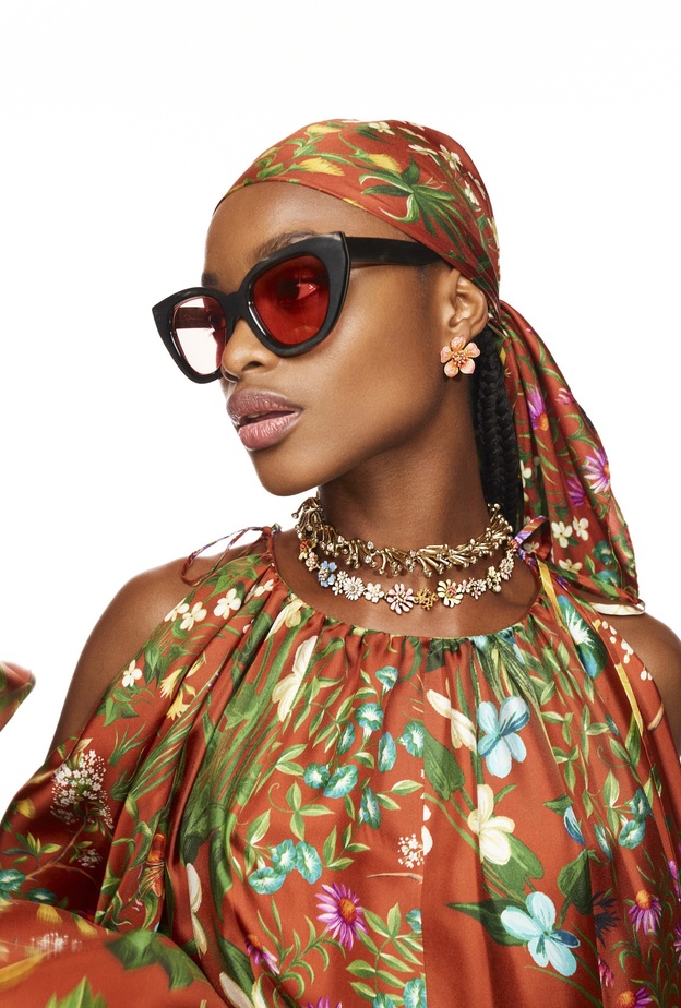 صيحة النظارات الشمسية الحمراء