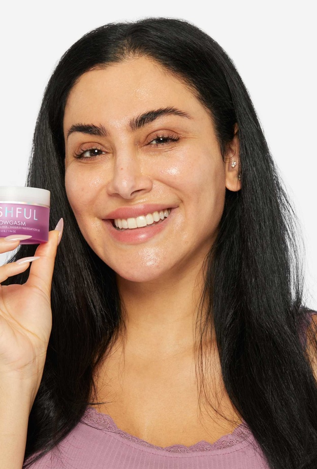 دلّل بشرتك: اخلد إلى النوم بينما تضع ماسك Pillowgasm Cherry Glow Sleep Mask الجديد من Wishful