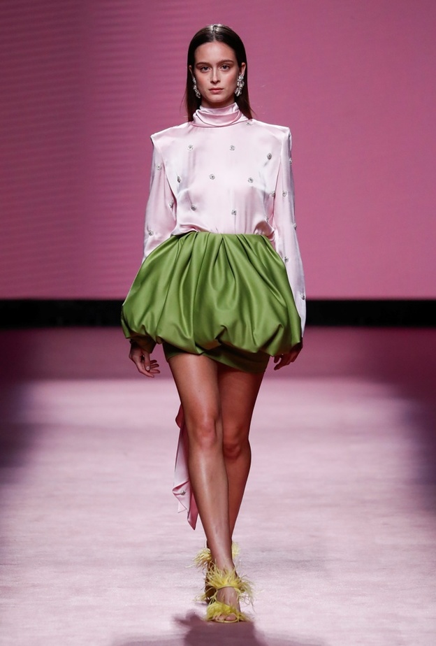 7 علامات أزياء اختارت الأخضر في عروض خريف وشتاء 2022