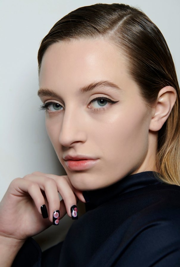 بشرتك أكثر  إشراقاً ومرونة في الخريف مع أحدث المستحضرات التجميلية