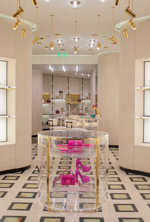 Valentino تفتتح متجرها الجديد في جدّة