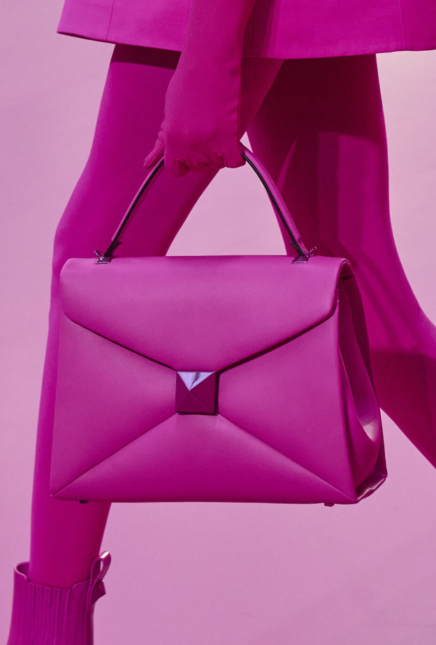 أجمل موديلات حقائب باللون الوردي لشهر التوعية بسرطان الثدي 