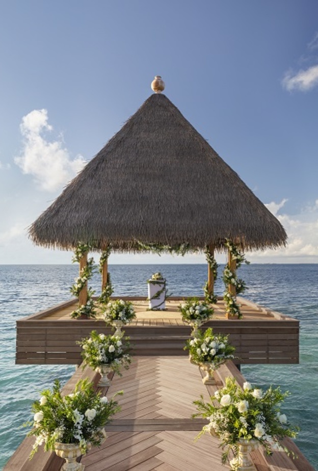 لعطلة لا مثيل لها في جزر المالديف.. استمتعوا بتجربة أول مطعم عائم من "زوما" في "والدورف أستوريا مالديفز إيثافوشي"