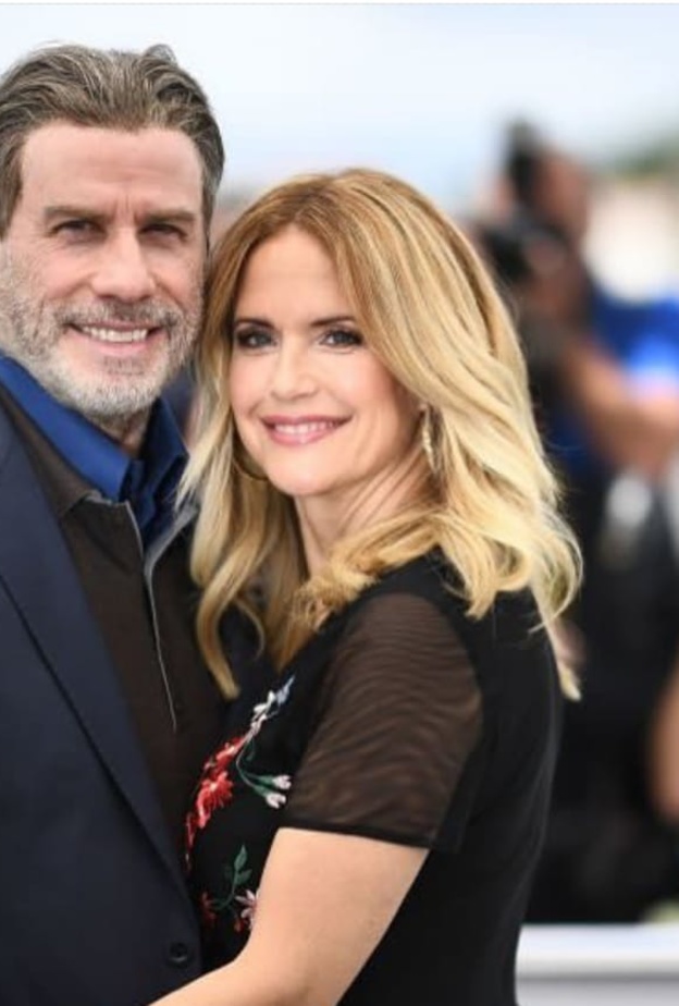 جون ترافولتا وزوجته كيلي بريستون