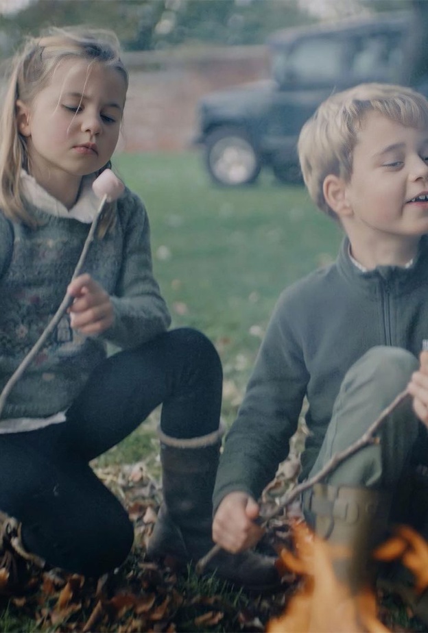 أطفال أمير وأميرة ويلز يتنزهون بالدراجات الهوائية في وندسور