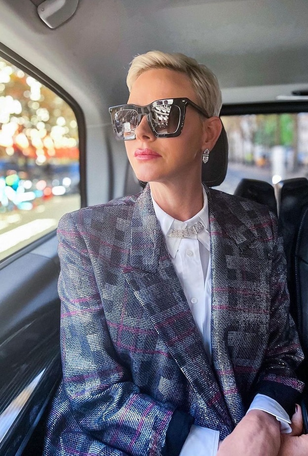 الأميرة تشارلين تنضم إلى المشاهير في عرض أزياء لوي فويتون