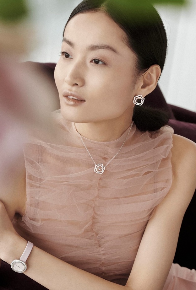 ساعة وردية فخمة مناسبة لكل امرأة من بياجيه