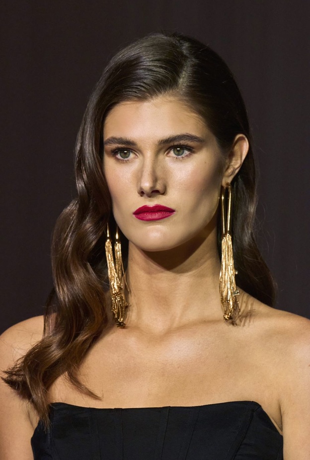 5 ألوان أحمر شفاه تتناسب مع ظلال العيون النيود... إليك حيل تطبيقها