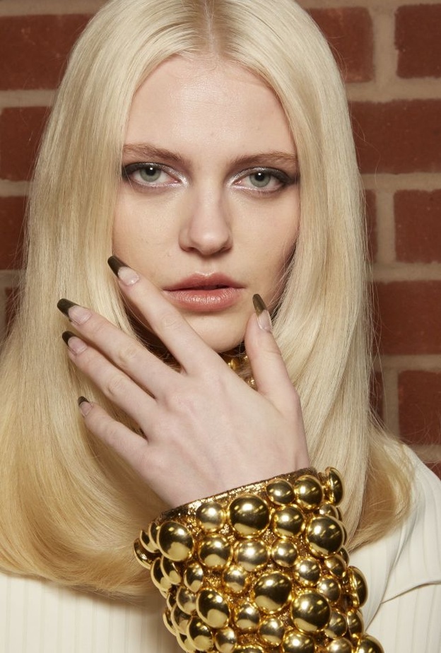 الاظافر الطويلة من عروض ازياء Halpern