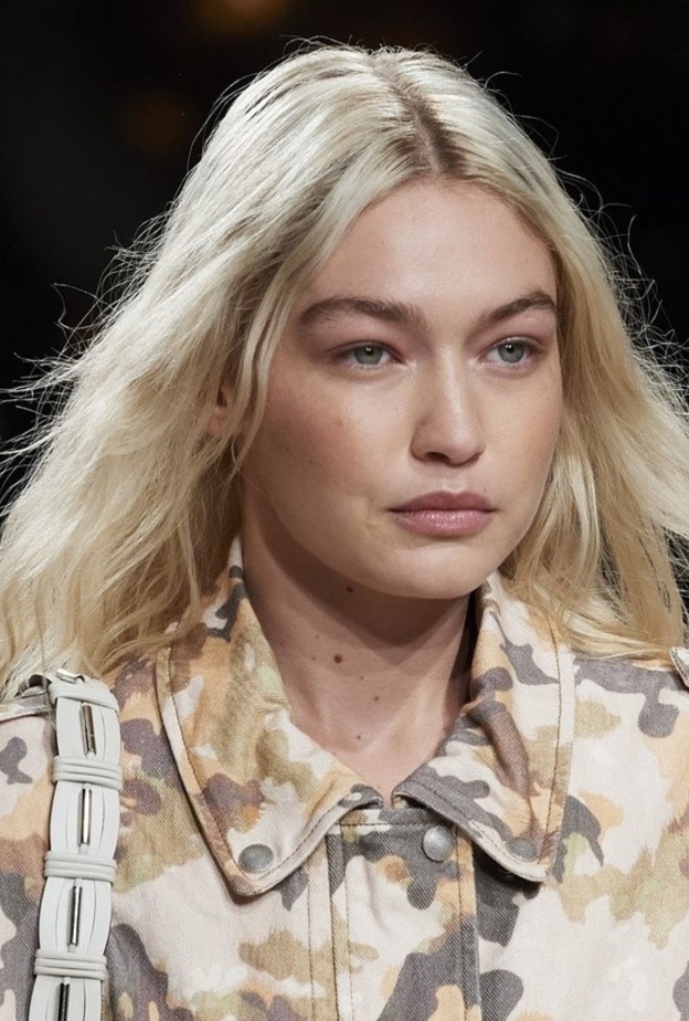 أجمل ألوان صبغات الشعر البارزة في أسبوع باريس للموضة