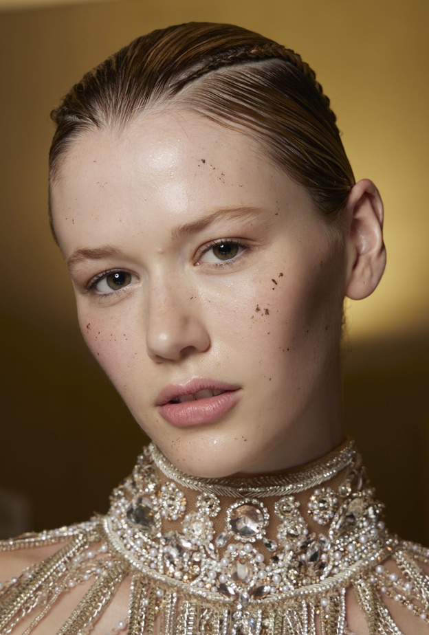 علاجات طبيعية للتخلص من الكلف والبقع الداكنة على البشرة