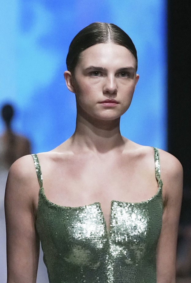 طرق طبيعية سهلة لشد الرقبة والتخلص من ترهلاتها