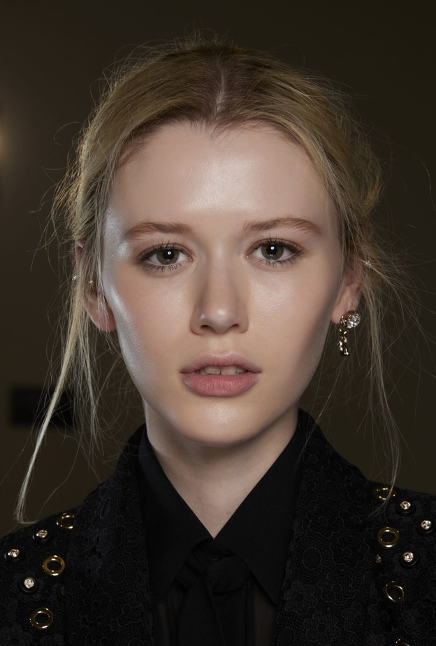 كيفية عمل مرطب طبيعي للشفايف والحصول على شفاه ناعمة