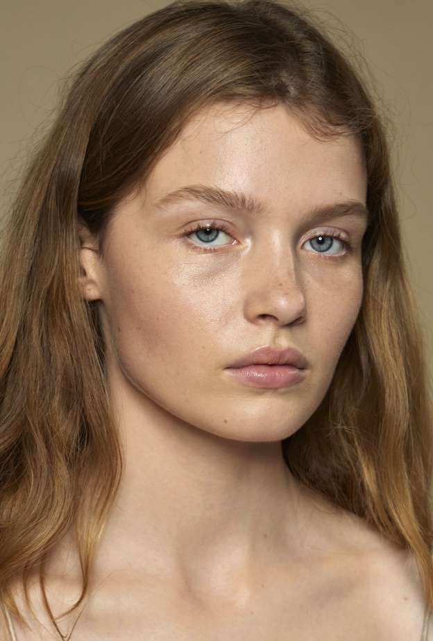 نصائح طبيعية لشد البشرة وتوحيد لونها