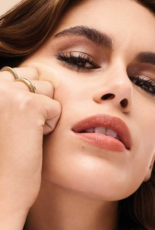 فاونديشن ALL HOURS من علامة YSL: يدوم حتّى 24 ساعة، ويمنحك إطلالة طبيعية فائقة