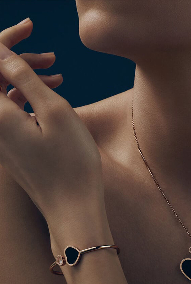 أحجار نصف كريمة تزين مجوهرات الشتاء اليومية