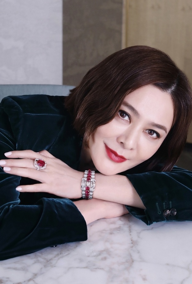 أفخم مجوهرات الشتاء تتألق في مزاد كريستيز هونج كونج