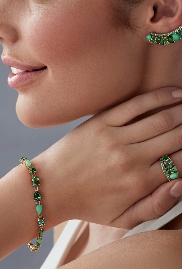 أقراط فاخرة خضراء من Garrard