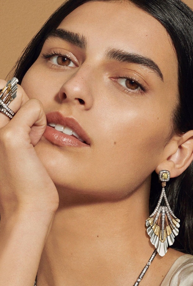 أناقتك في سهرة الخريف بأجمل أقراط شاندلير فاخرة