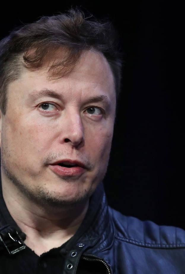 إيلون ماسك يعترف بارتكاب أخطاء غبية منذ شراء تويتر