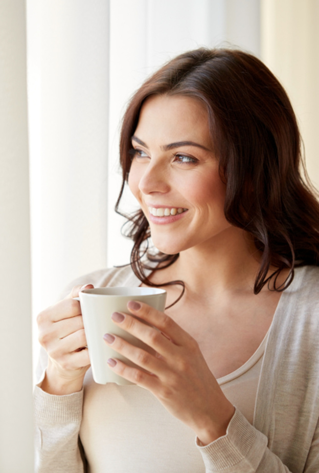 خبير يقدم نصائح للعناية بصحة الفم لعشاق القهوة