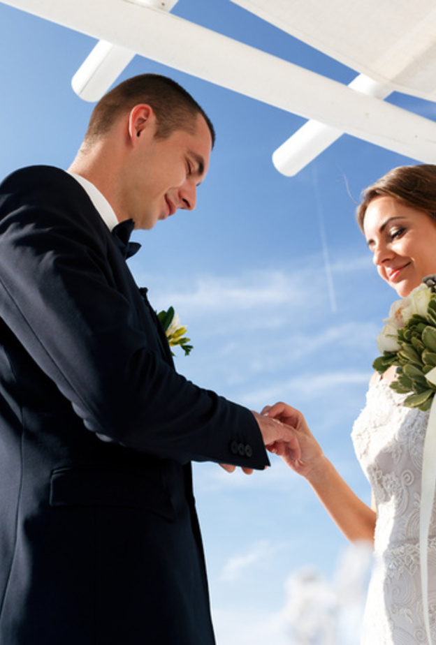 اسأليه عن سبب زواجه بك